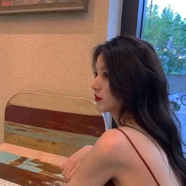 她爱